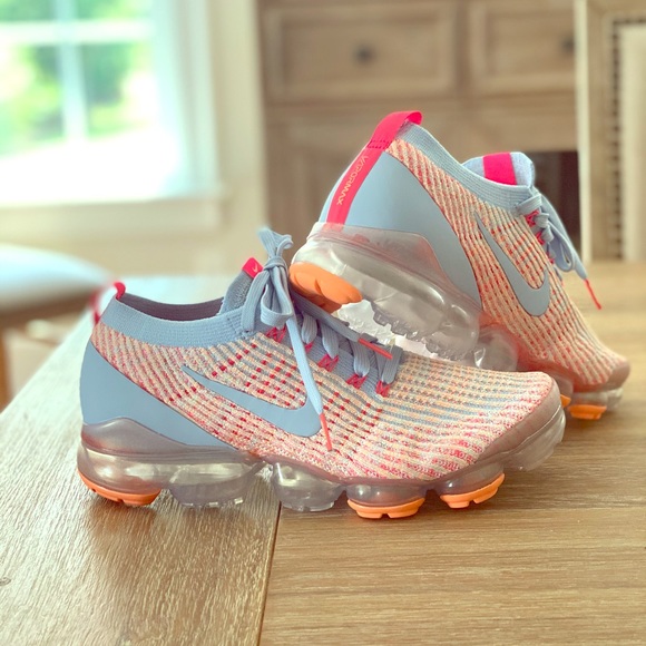 Nike Shoes - Nike Air VaporMax Flyknit 3, Size women’s 10